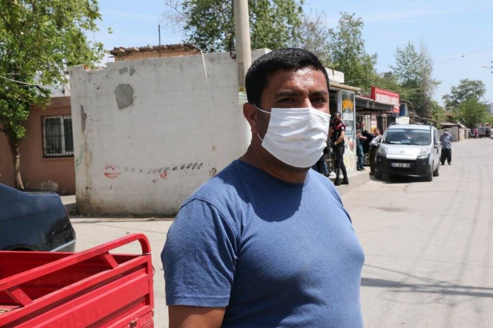 Çaldığı 30 bin TL ve altın dolu poşetle koşarken devriye gezen polis ekibinin önüne düştü