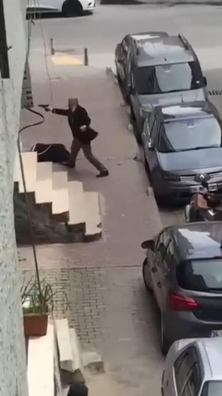 Kısıtlamada birbirilerine kurşun yağdırdılar: 2 yaralı