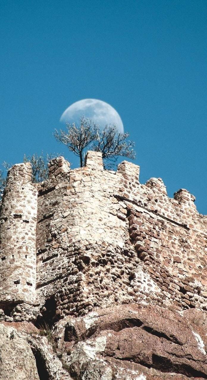Ayın batma anı adeta görsel şölen oluşturdu