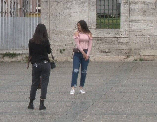 Sultanahmet’te kısıtlamanın keyfini turistler çıkardı