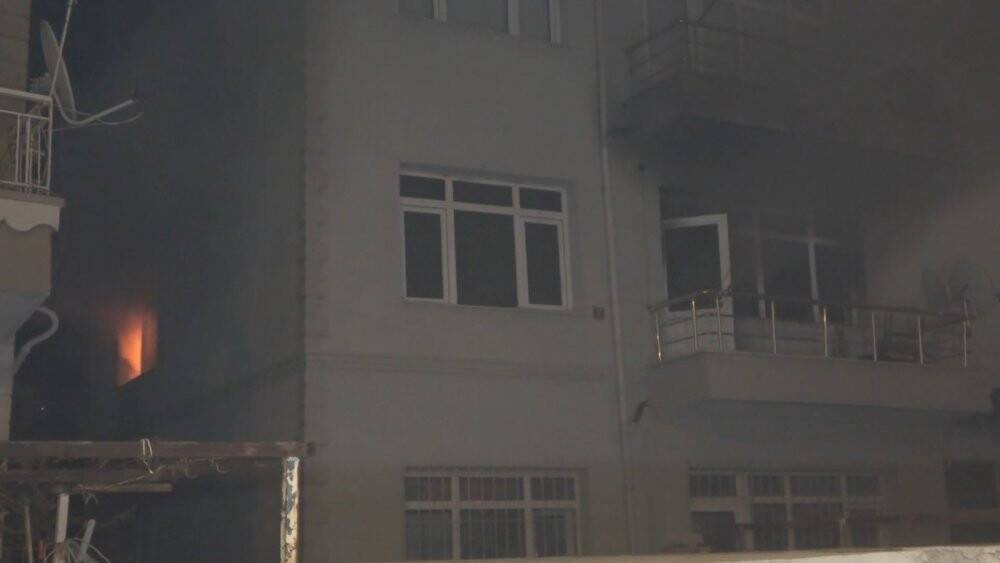 Cinnet getiren koca dehşet saçtı: Karısını öldürüp, evini ve otomobilini ateşe verdi