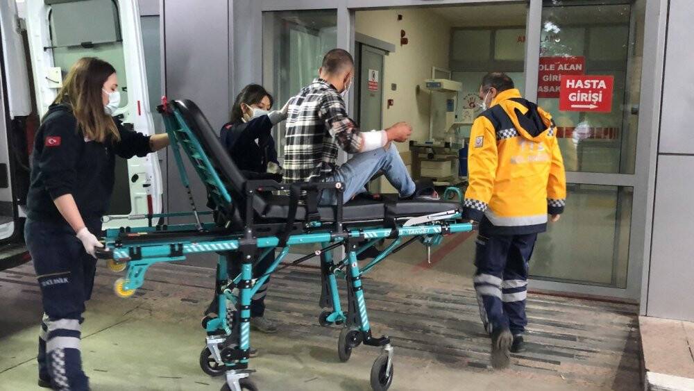 Liman girişinde bıçaklı kavga: 1 yaralı