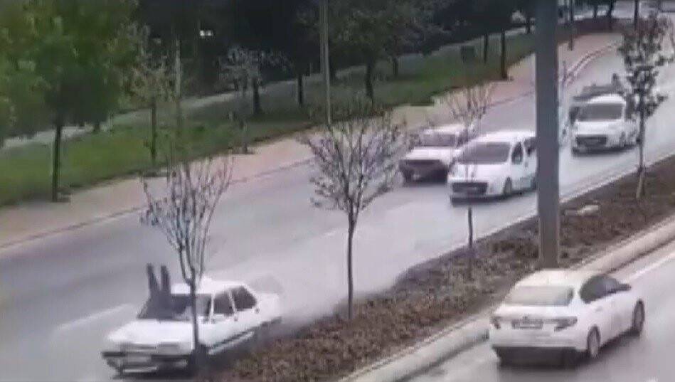 Konya'da kaza! Refüjde otomobilin çarptığı yaya hayatını kaybetti