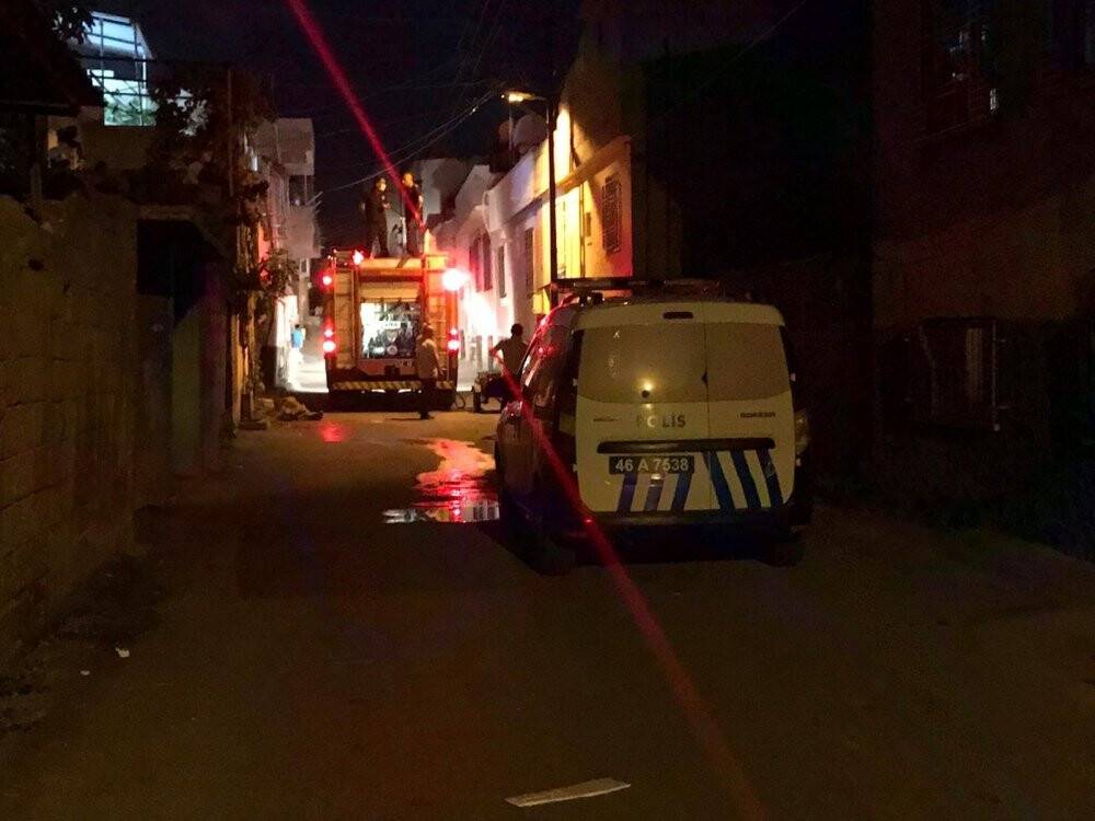 Evini ateşe verip kaçtı