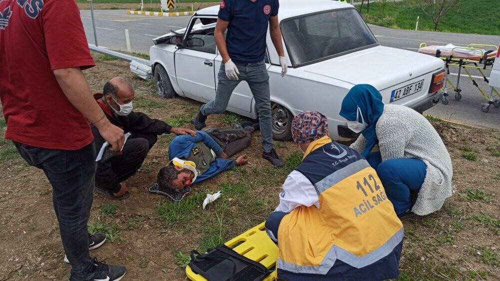 Konya’da kaza! Otomobil refüje çıktı