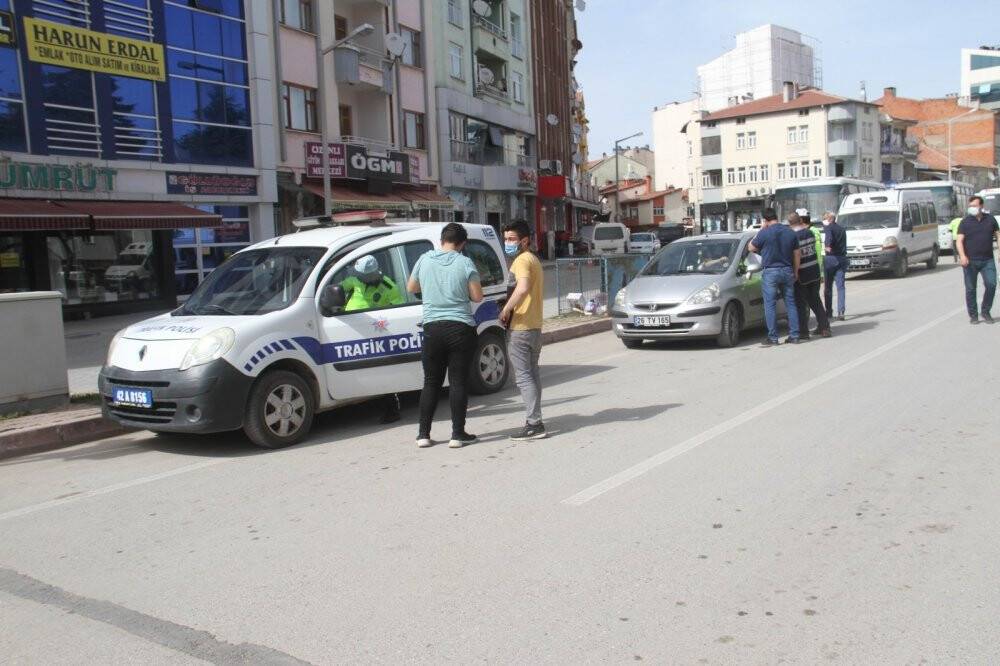 Konya’da kısıtlamayı ihlal ederek araçla alışverişe çıkan vatandaşlar cezadan kurtulamadı