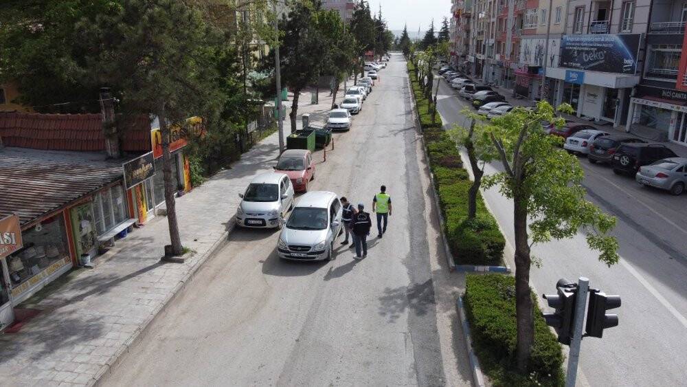 Konya’da kısıtlamayı ihlal ederek araçla alışverişe çıkan vatandaşlar cezadan kurtulamadı