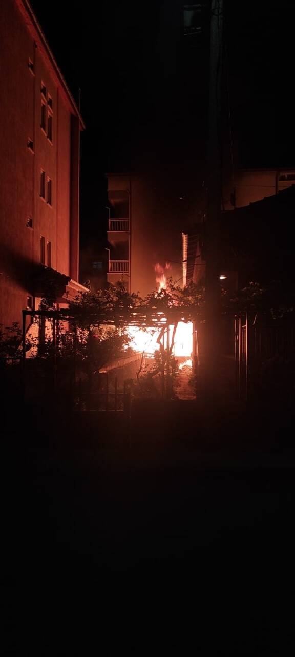 Konya'da yangın! Alev alev yanan tandırlık korkuttu