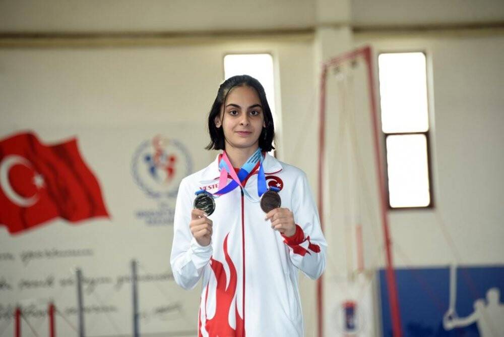 Şampiyon Elif Ceren Çolak, memleketi Konya’da sevinçle karşılandı