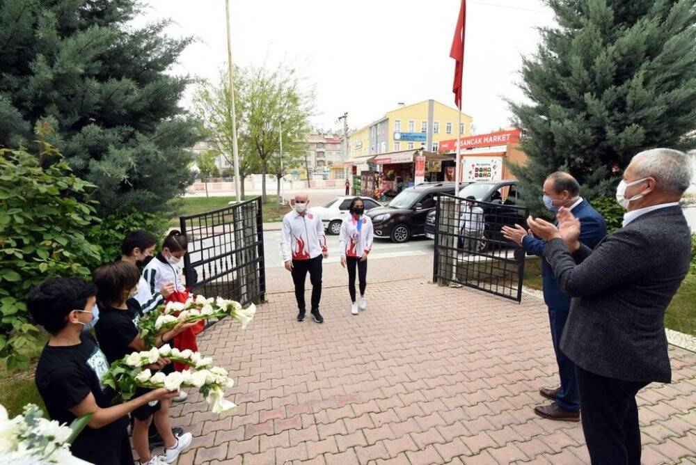 Şampiyon Elif Ceren Çolak, memleketi Konya’da sevinçle karşılandı