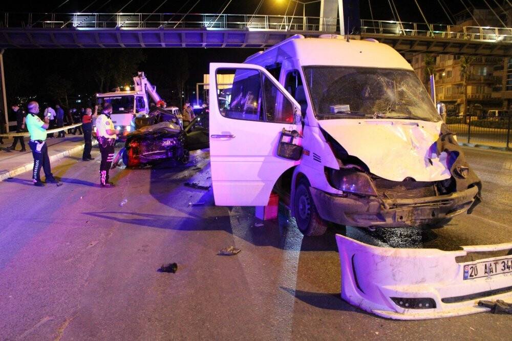 Hurda yığınına dönen otomobilde can pazarı
