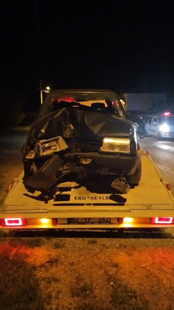 Konya'da polisten kaçıp direğe çarpan aracın sürücüsüne 11 bin 879 TL ceza