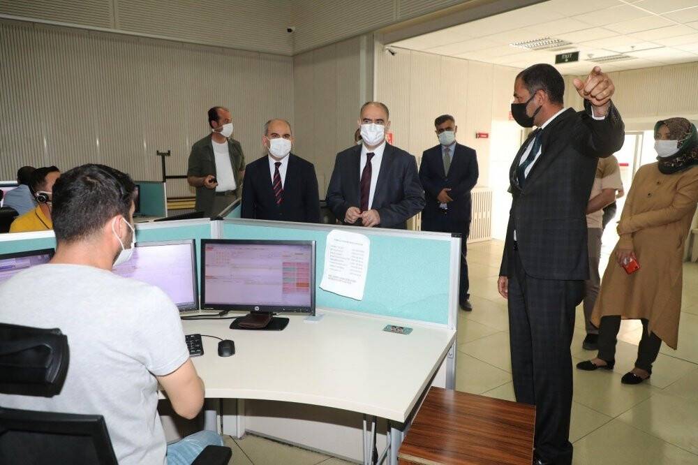 Vali Özkan, 112 Acil Çağrı Merkezi Müdürlüğü’nde incelemelerde bulundu