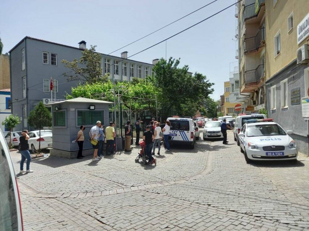 İzin belgesi almak için kuyruğa girdiler
