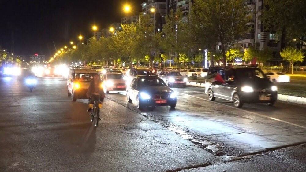 Diyarbakır’da yüzlerce araç konvoyu İsrail zulmünü protesto etti