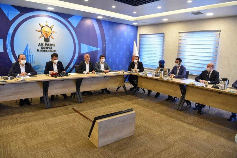 Bakan Kurum, AK Parti Konya İl Teşkilatıyla bayramlaştı