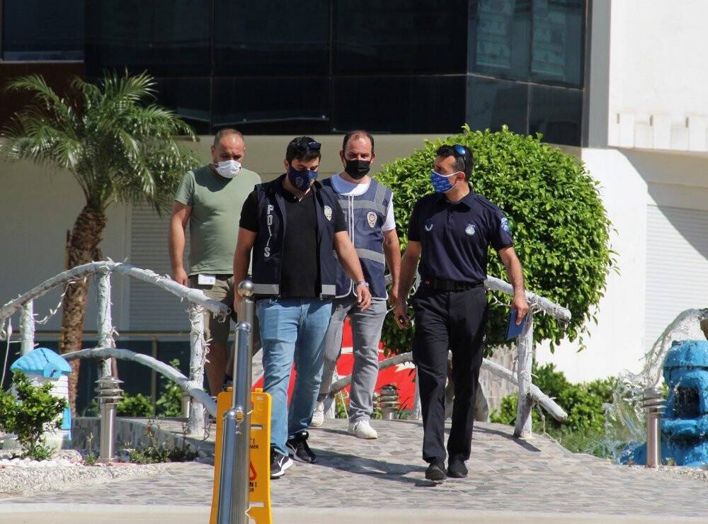 Lüks rezidanstaki pandemi kurallarını ihlale polis baskını