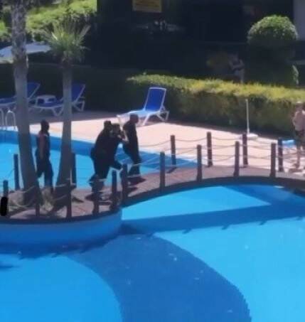 Lüks rezidanstaki pandemi kurallarını ihlale polis baskını