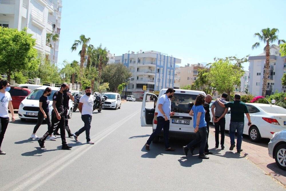 Lüks rezidanstaki pandemi kurallarını ihlale polis baskını