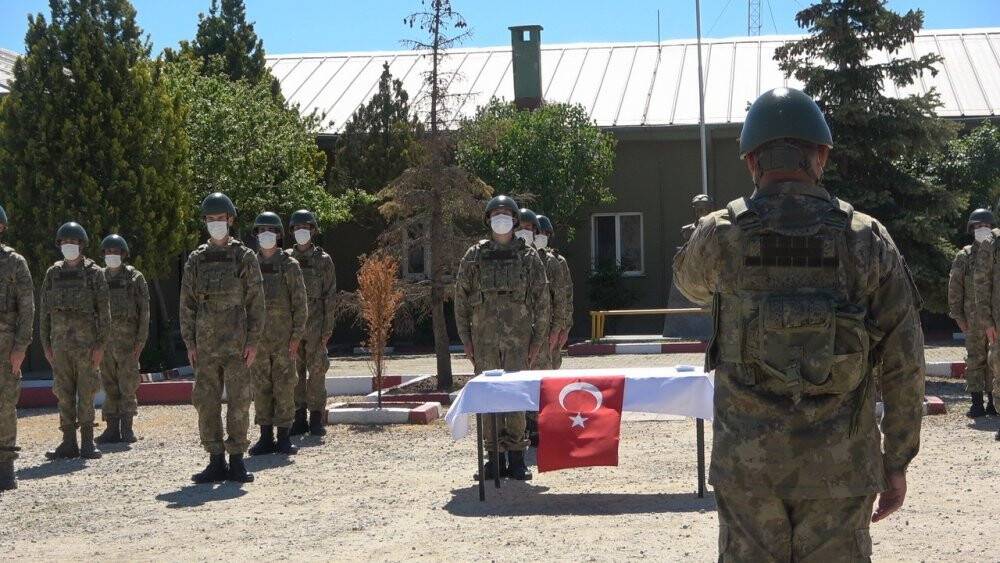 Mehmetçiğin bayramı ‘vatan’ nöbeti