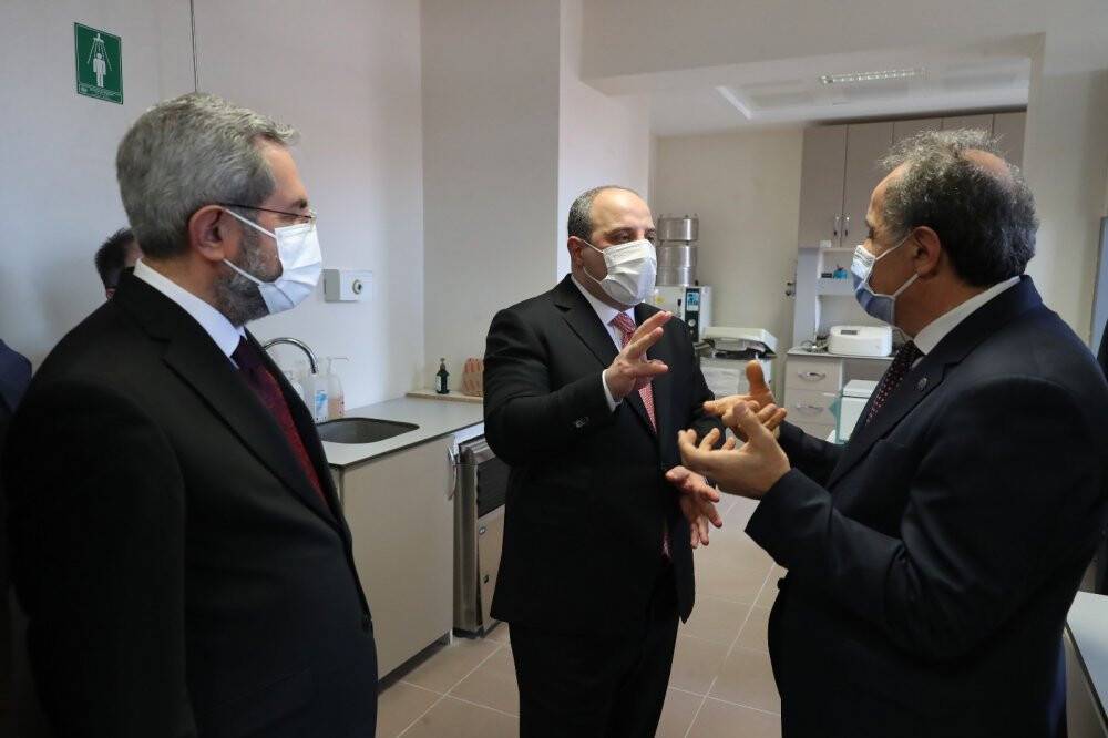 Bakan Varank: (Adenovirüs temelli aşı adayı)Daha etkin olacağını düşünüyoruz