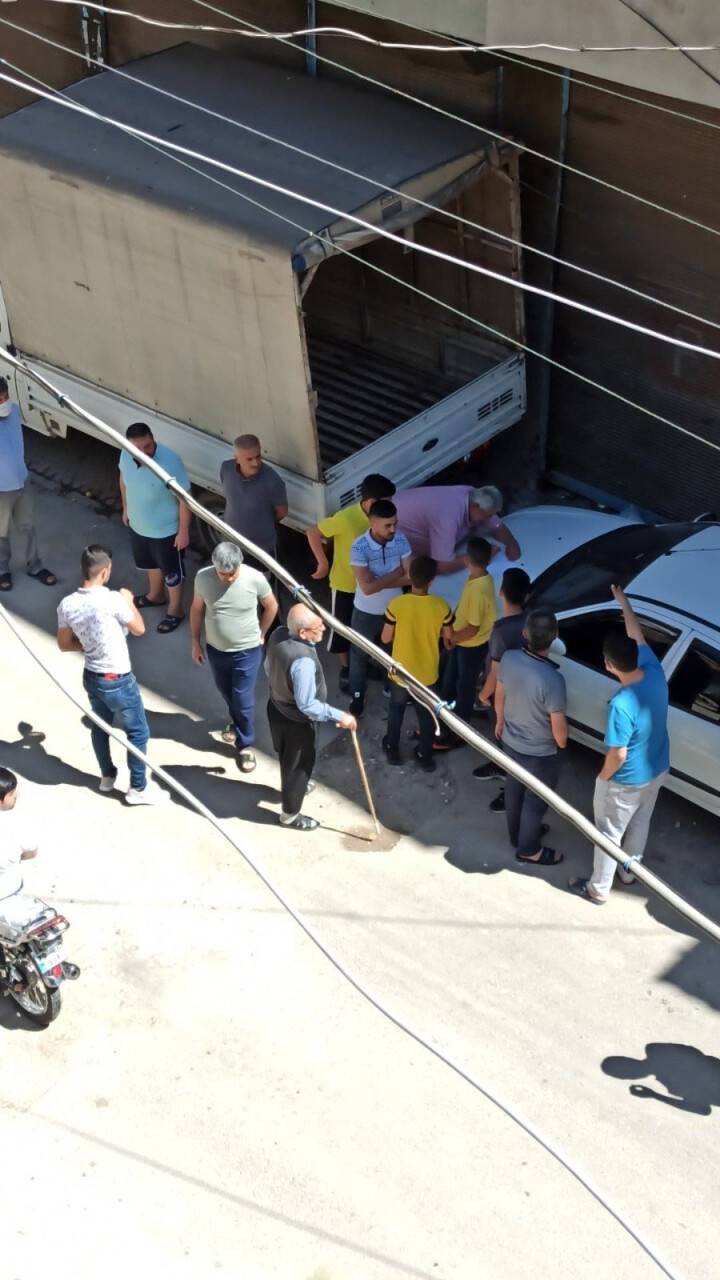 Bıçaklı, satırlı kavgada taş ve sopalar havada uçtu