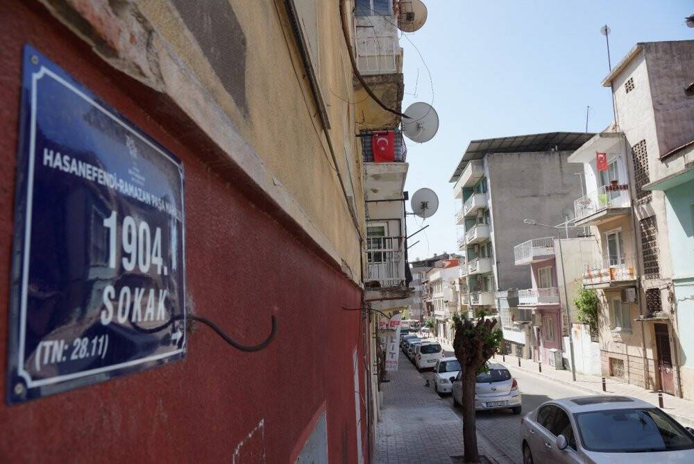 Bu sokağın iki ucu tarihe götürüyor