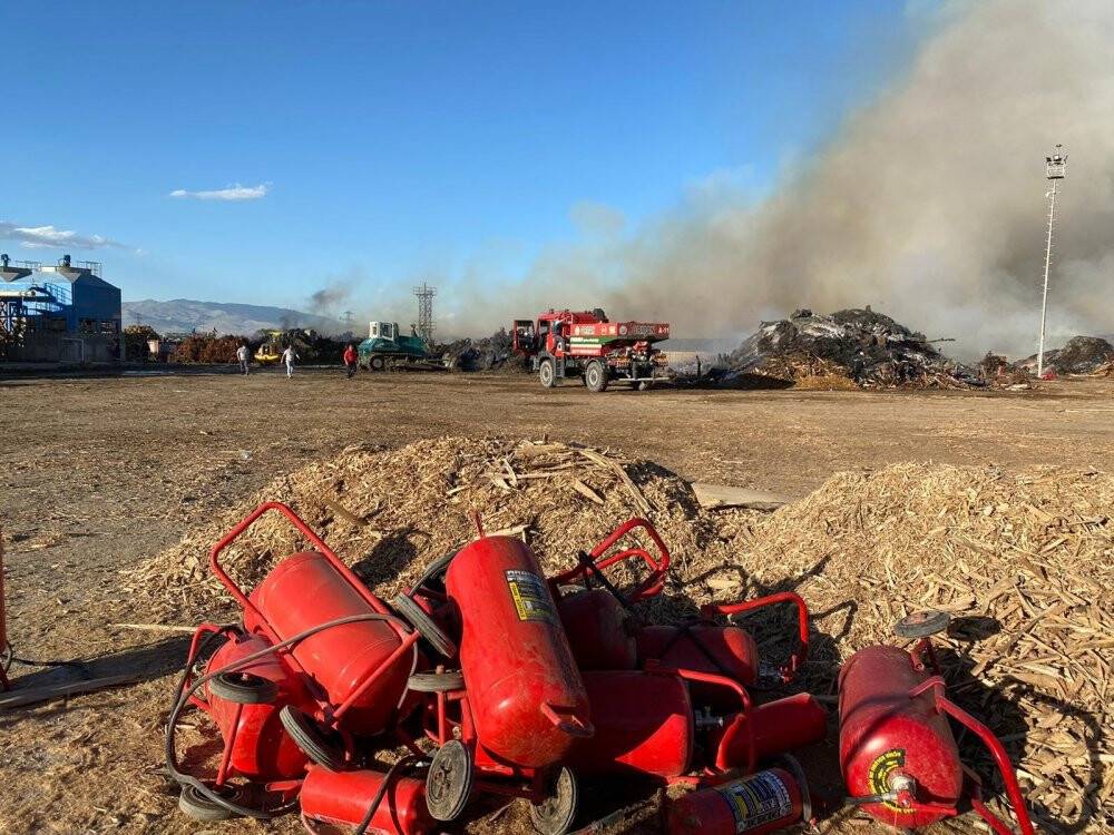 Biyokütle enerji santralinde  yangın! Konya'dan ekipler de müdahale ediyor