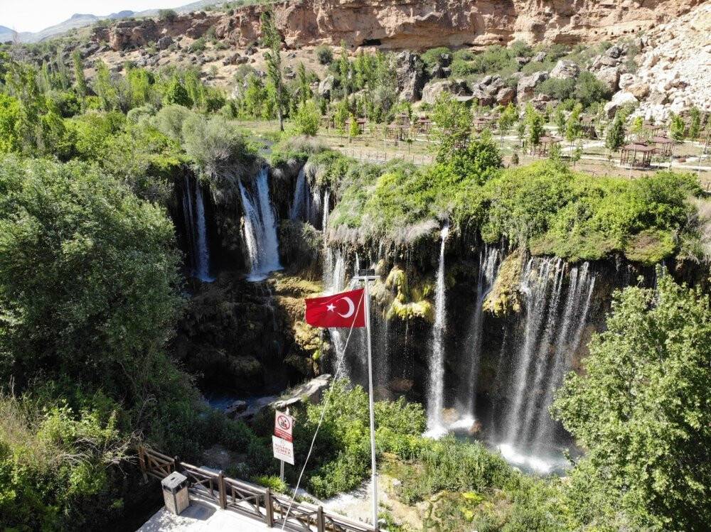 Hadim Yerköprü Şelalesi tam kısıtlama sonrası ziyaretçileri bekliyor