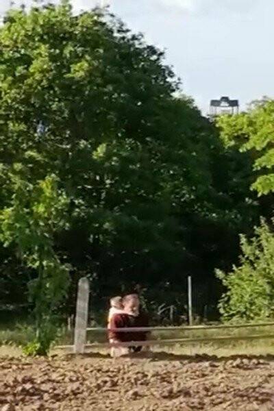 Namaz kılan vatandaşın torunuyla imtihanı