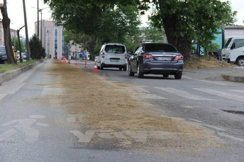 Yola dökülen hidrolik yağı zor anlar yaşattı