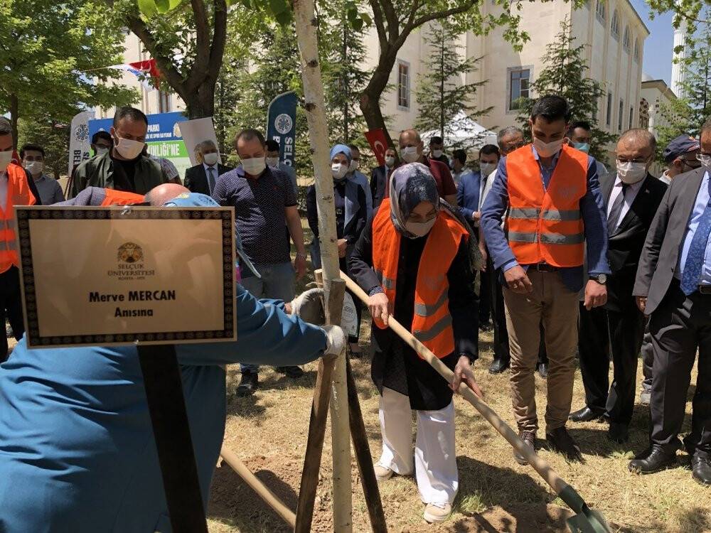 Konya'da koronavirüsten ölen tıp öğrencisi Merve Mercan’ın anısına fidan dikimi yapıldı