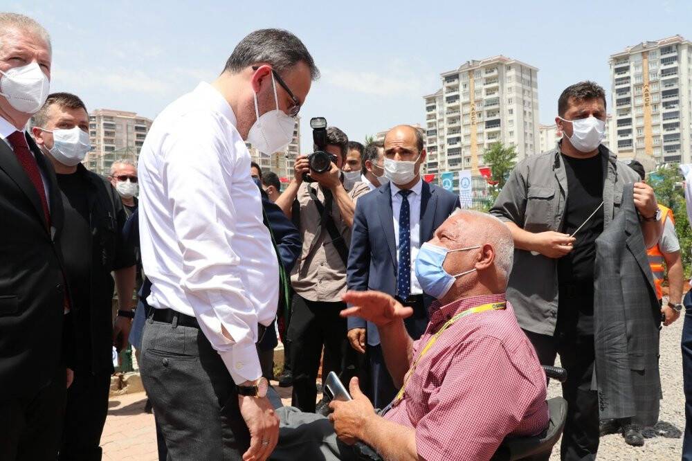 Bakan Kasapoğlu bisiklet dağıtım törenine katıldı