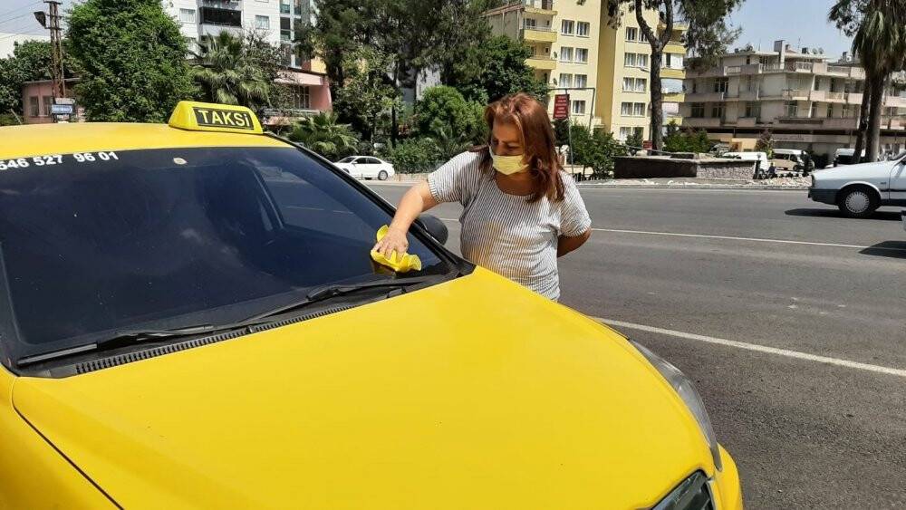 İzlediği diziden etkilenen kadın, taksi şoförü oldu