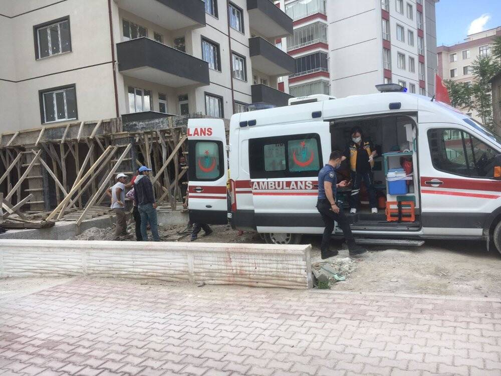 Konya’da inşaattan düşen işçi yaralandı