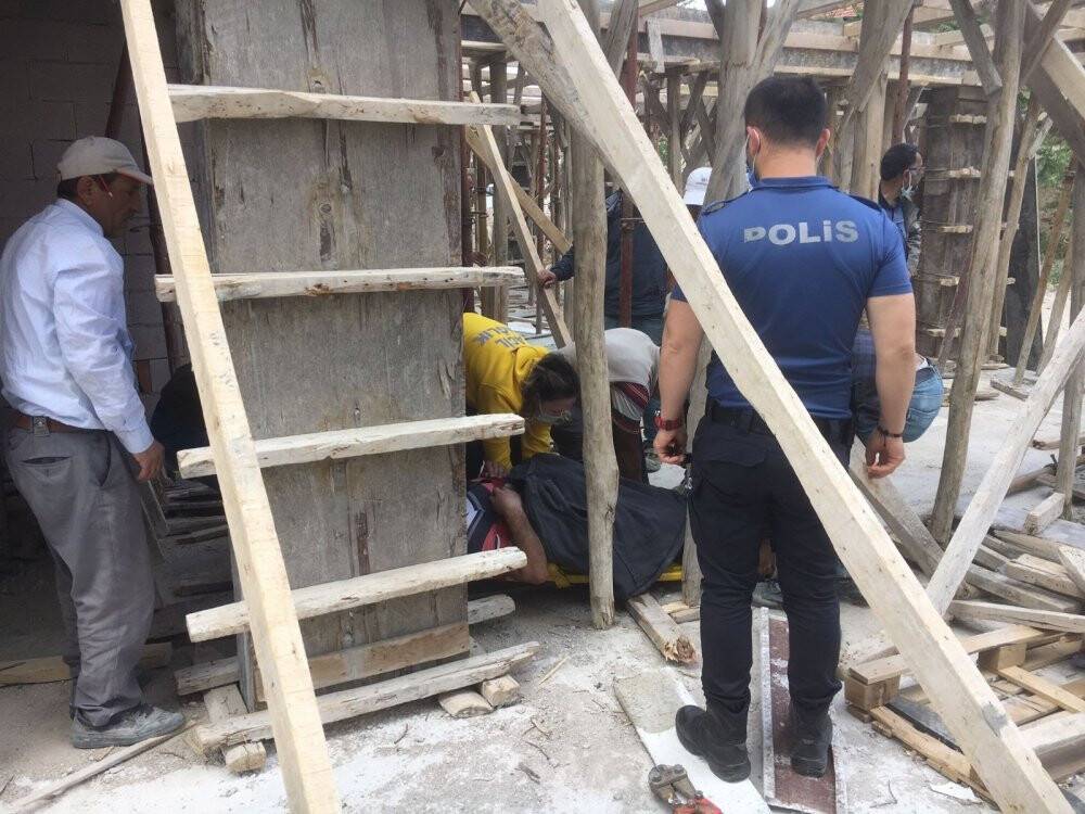 Konya’da inşaattan düşen işçi yaralandı