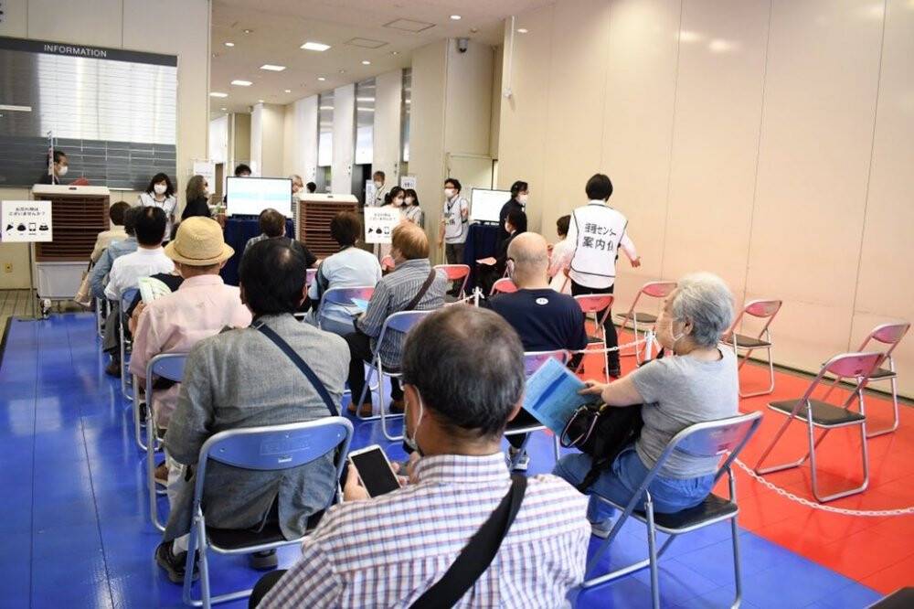 Kitlesel aşılama merkezleri Japonya’da faaliyete başladı