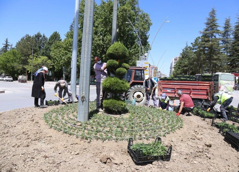 Ereğli Belediyesinden çiçeklendirme çalışmaları