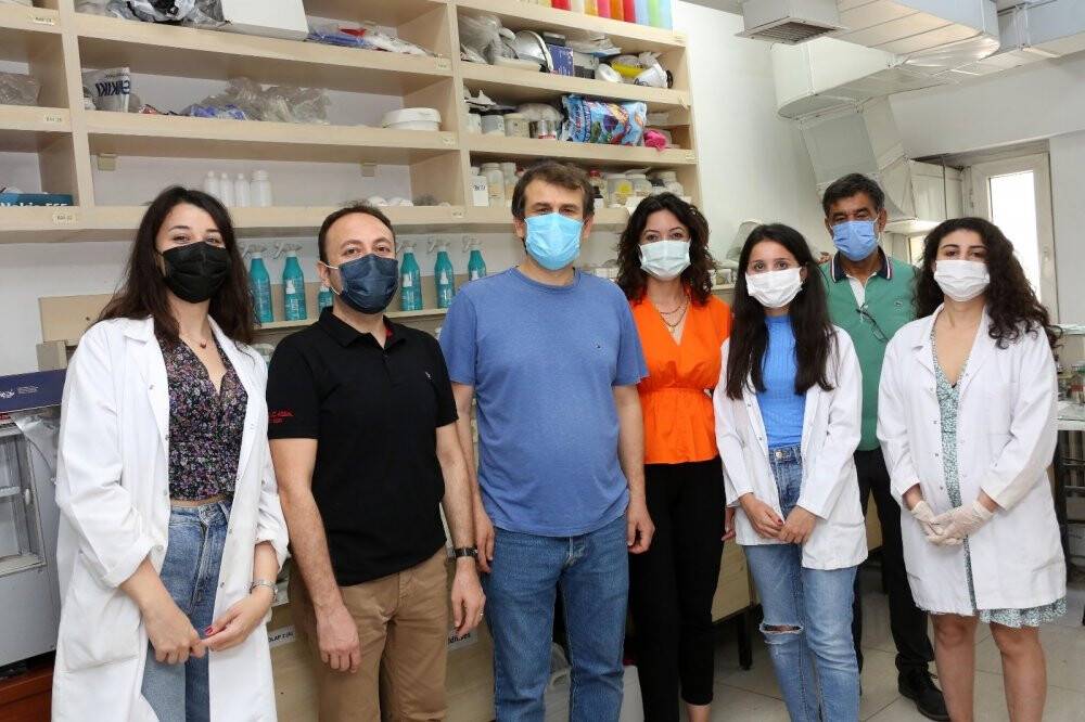 Akdeniz Üniversitesi’nin ürettiği 14 gün kalıcı dezenfektan Türkiye genelinde satışa sunuldu