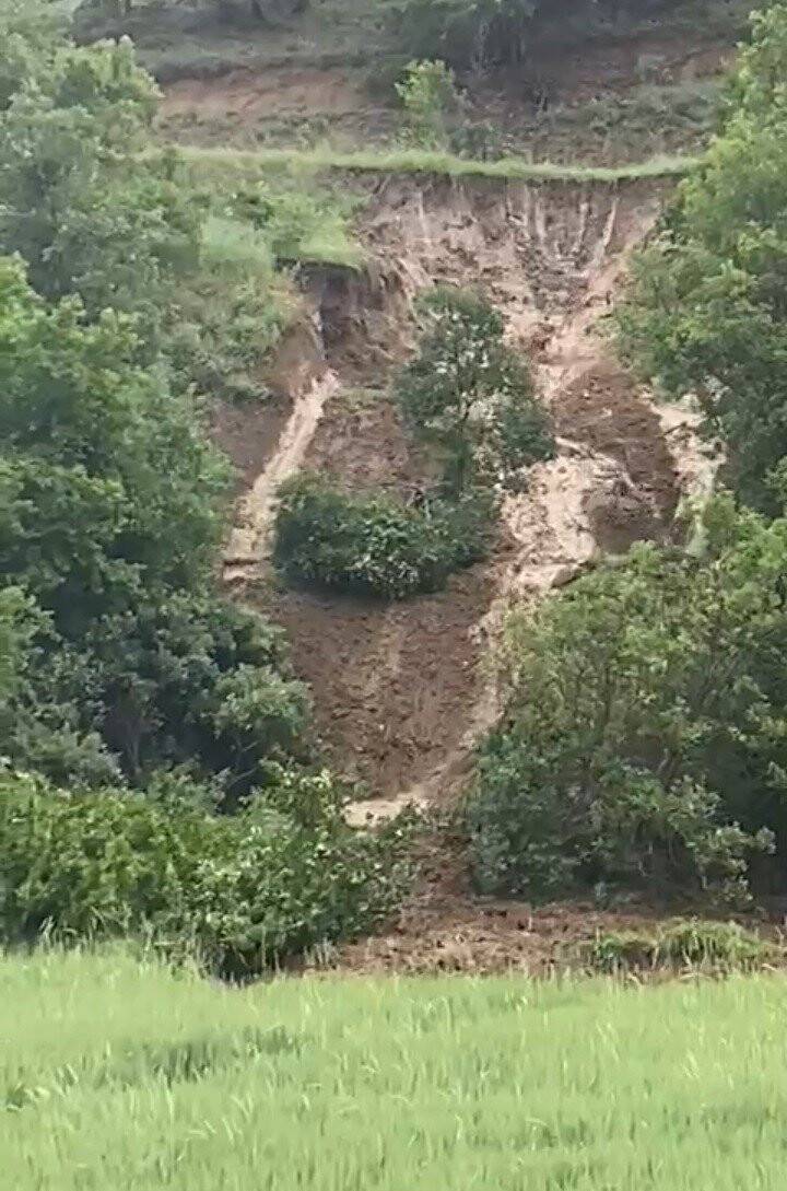 Heyelan anı kameralara yansıdı