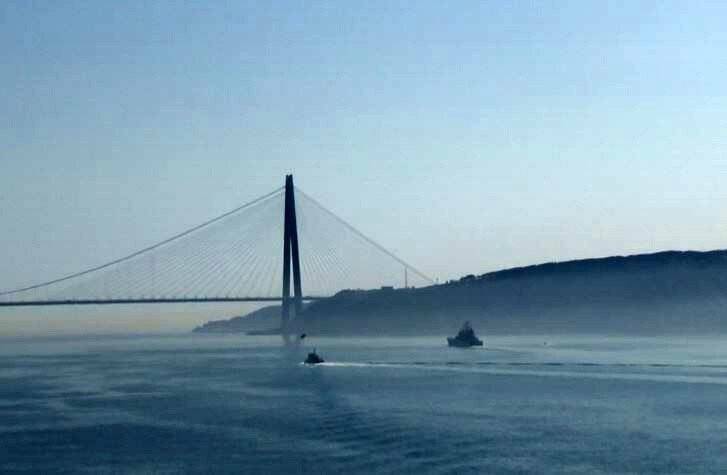 Rus savaş gemisi İstanbul Boğazı’ndan geçti