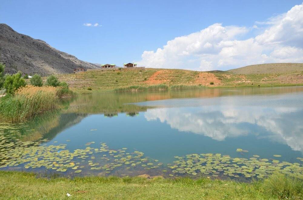 Torosların nazar boncuğu Dipsiz Göl, buz gibi suyu ve mavi rengiyle ziyaretçilerini bekliyor
