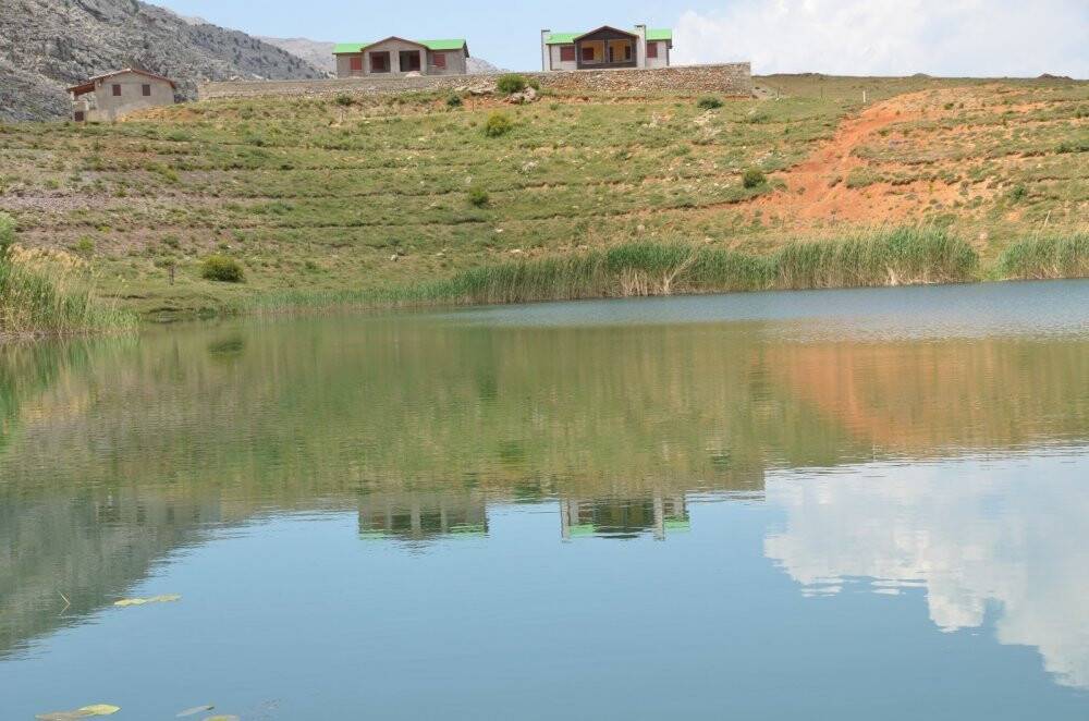 Torosların nazar boncuğu Dipsiz Göl, buz gibi suyu ve mavi rengiyle ziyaretçilerini bekliyor