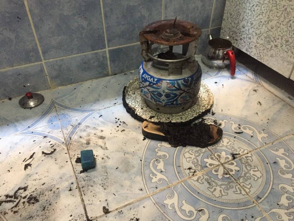 Piknik tüpünde çay demlerken yanarak yaralandı