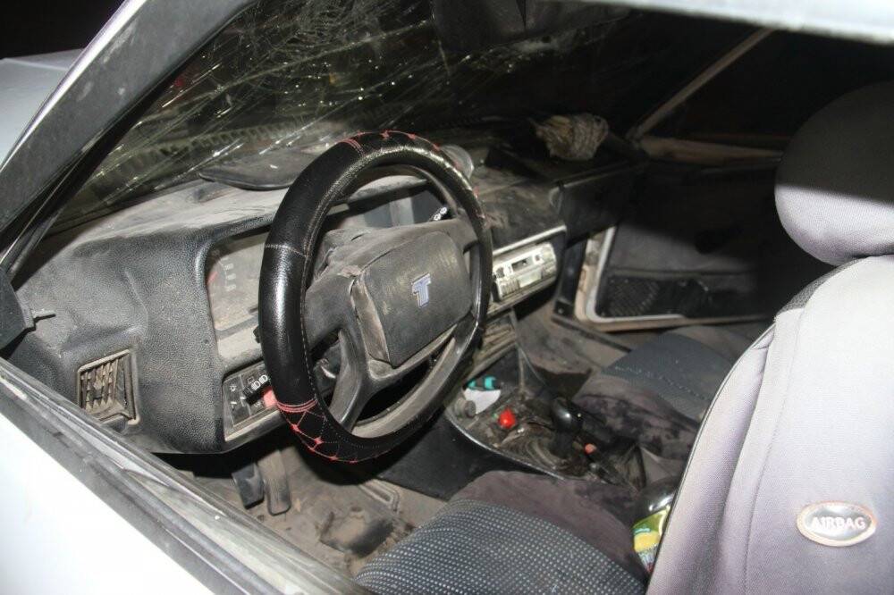 Konya'da kırmızı ışıkta bekleyen cipe otomobil çarptı: 2 yaralı