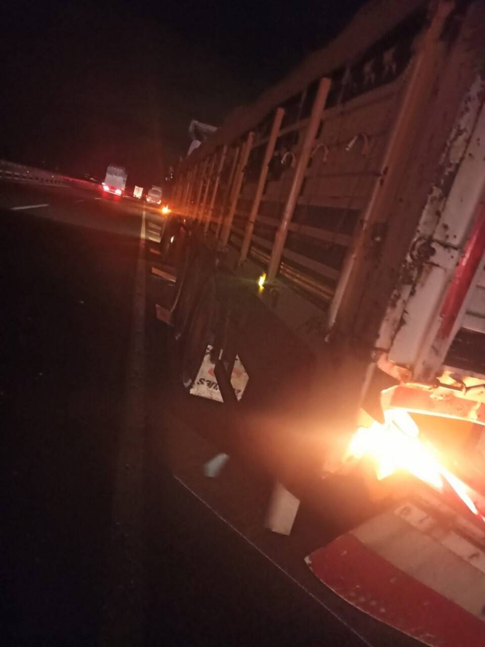 Konya yolunda kaza! Karpuz taşıyan tıra çarpan otomobilin sürücüsü hayatını kaybetti