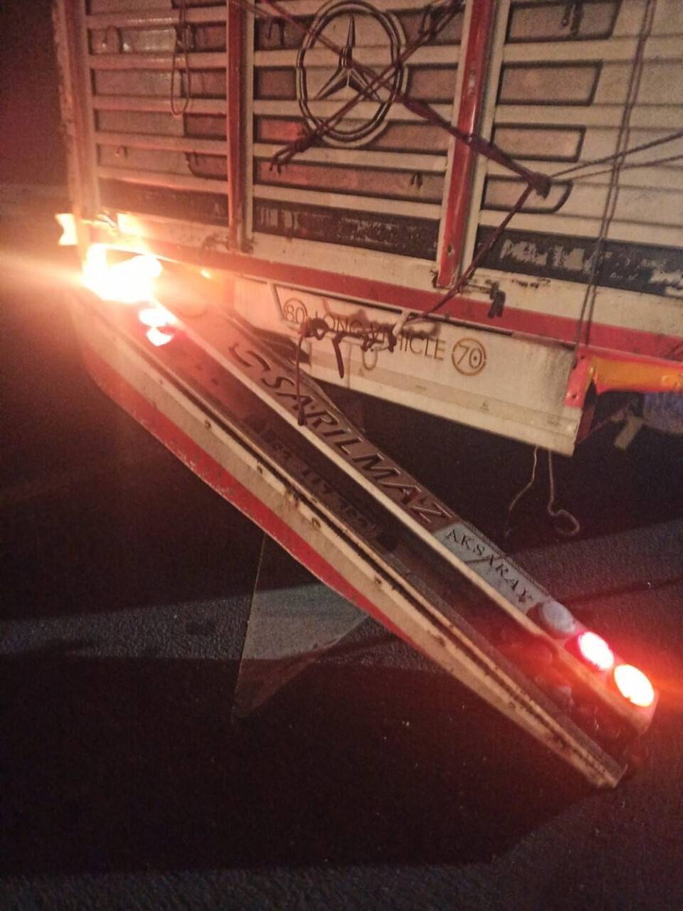 Konya yolunda kaza! Karpuz taşıyan tıra çarpan otomobilin sürücüsü hayatını kaybetti