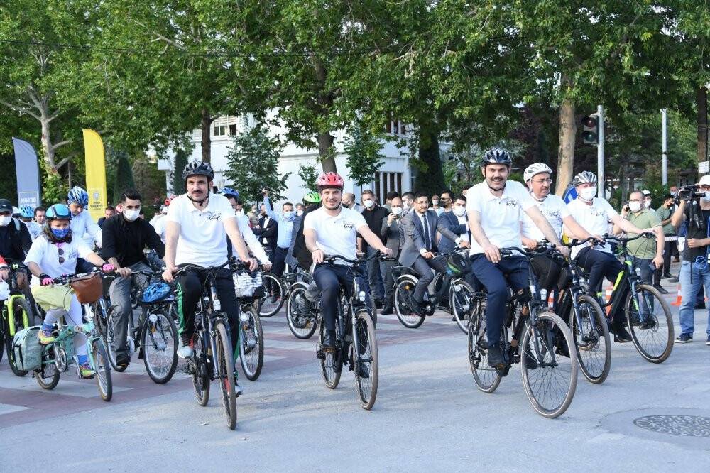 Bakan Kurum Konya'da bisiklet etkinliğine katıldı