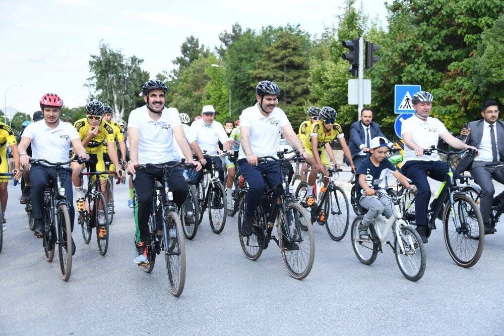 Bakan Kurum Konya'da bisiklet etkinliğine katıldı