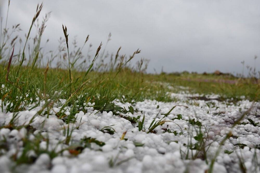 Ardahan beyaza büründü, herkes kar yağdı sandı